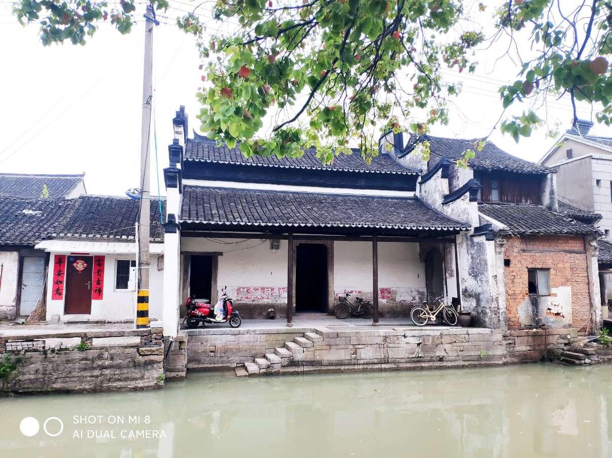 如果你喜欢的一个妹妹要离开你们所在公司，去一家你曾经在的，很牛的公司，你会怎么让她留下？？？？？游戏画面