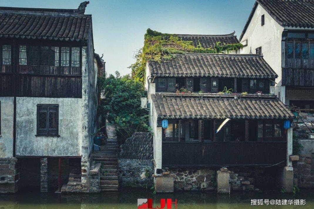朱婷回归中国女排3-0零封荷兰，但年轻二传仍需努力，对此你怎么看？游戏画面